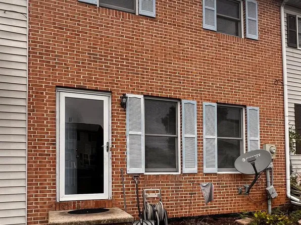 24 Persian Lilac Dr, Etters, PA 17319