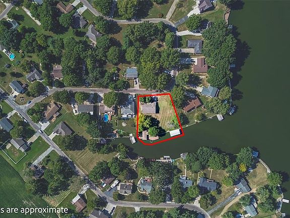 3rd image of 712 Riviera Cir