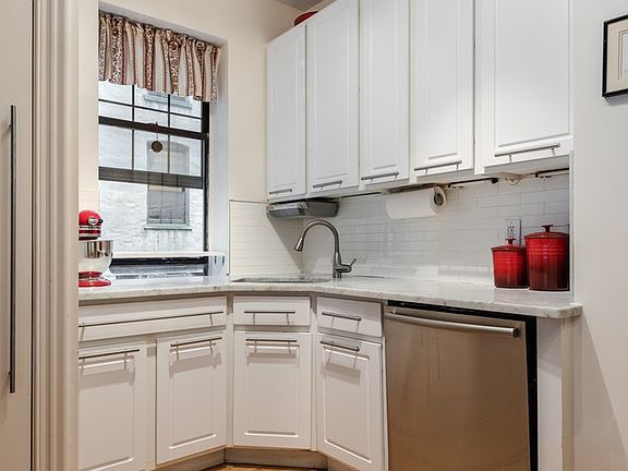 2nd image of 3117 Broadway APT 20