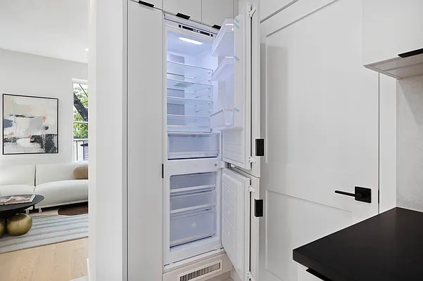 Rented by Safdie Realty Group | media 29