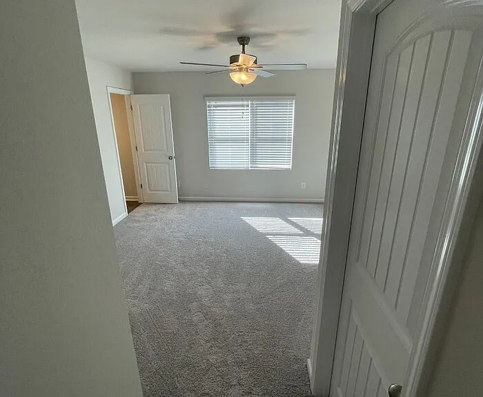 1055 Peony Ln — Photo 6