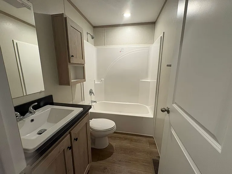 436 Selkirk Dr — Photo 7