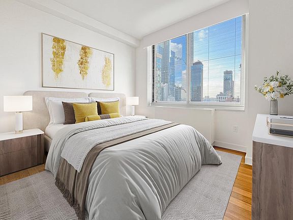 5th image of 320 W 38th St APT 2029