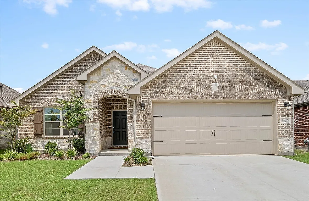3 bed, 1867 sqft, $2,600 — Photo 1