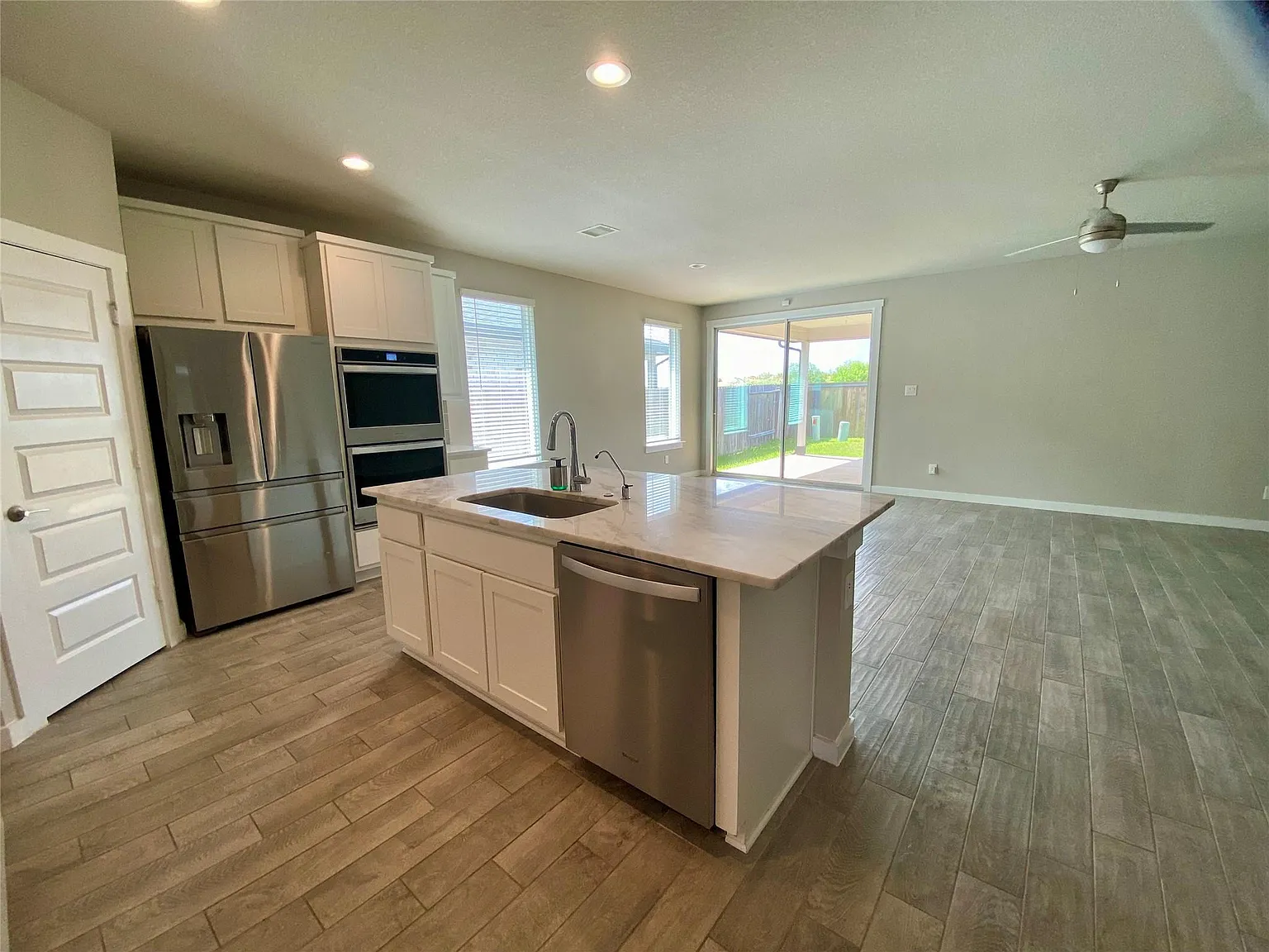4 bed, 3.0 bath, 2312 sqft, $2,700 — Photo 2