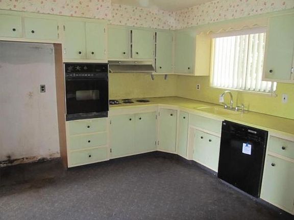 3rd image of 209 Karen Dr