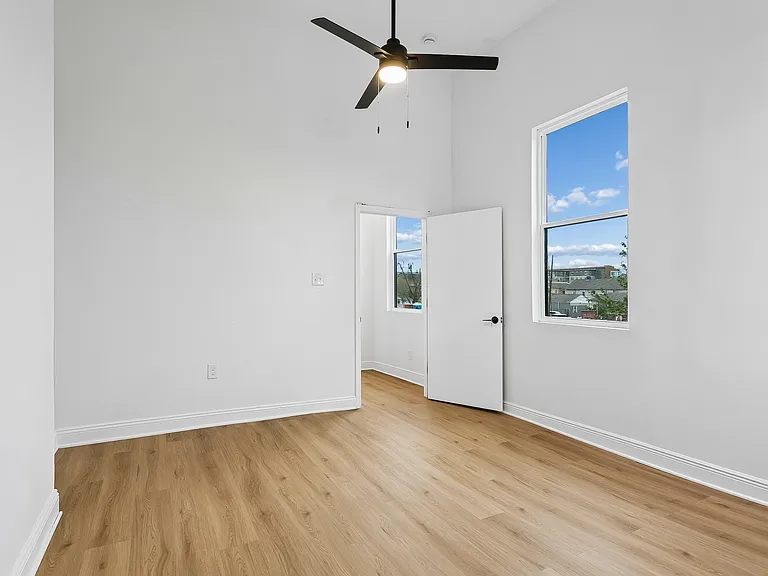 2050 Clio St — Photo 6
