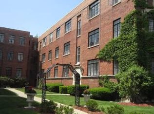 1 S View St APT B3, Aurora, IL 60506