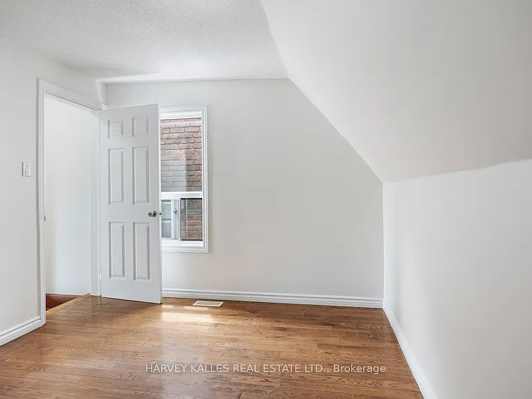 916 Bloor St W #UPPER — Photo 18