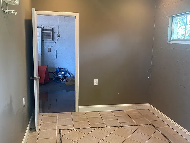 2121 Gay Dr — Photo 13