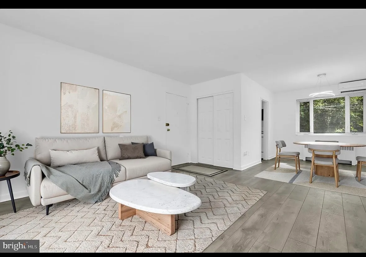 10417 Montrose Ave — Photo 1