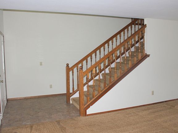 3rd image of 8911 Canary Ct