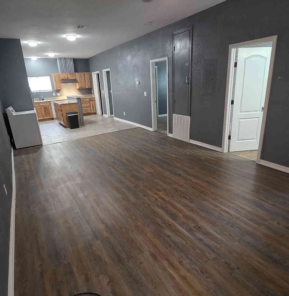 210 N Rowe St — Photo 4