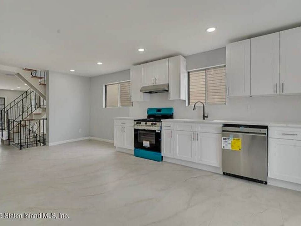 1st image of 27 Geyser Dr Floor 2