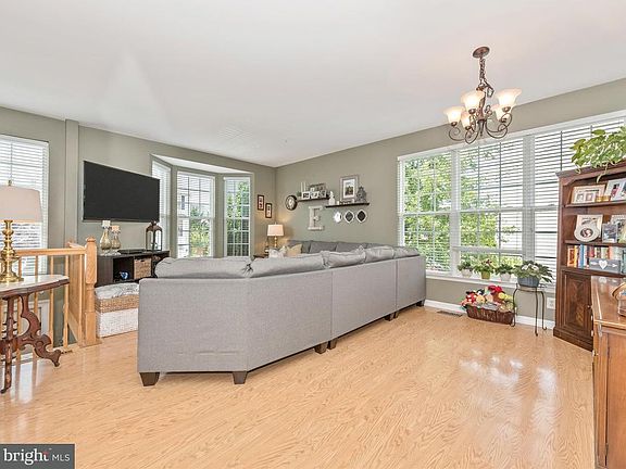3rd image of 1912 Fieldstone Way