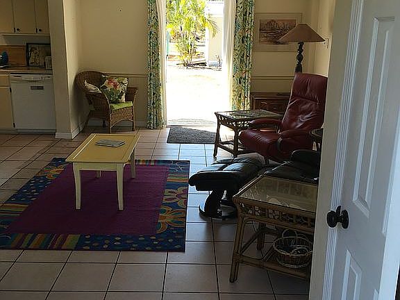 3rd image of 1270 Manor Rd