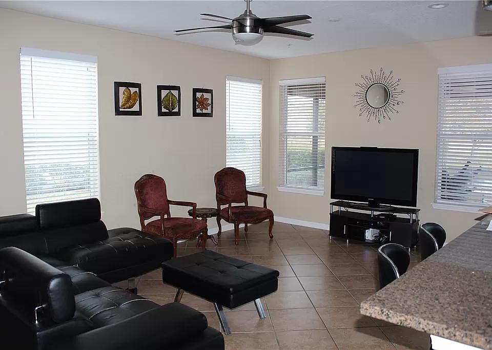 1st image of 449 Walnut Dr #449