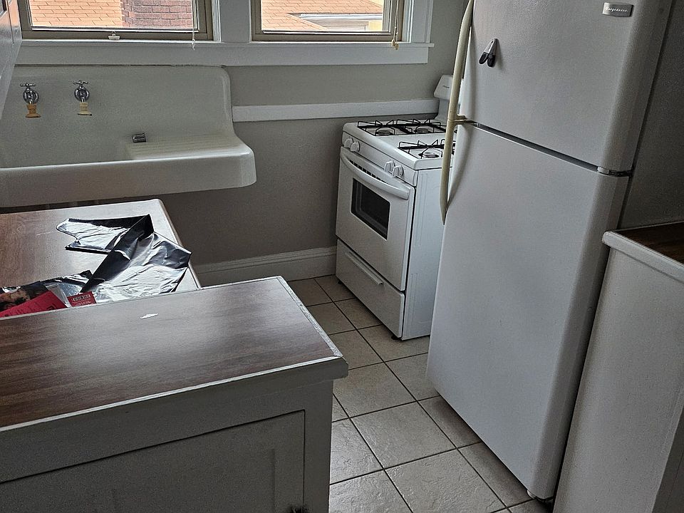 1st image of 1975 Richmond Dr APT 4