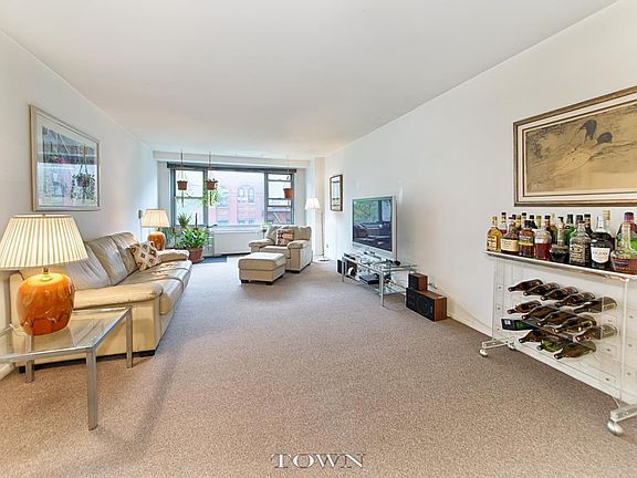 5th image of 1562 York Ave #5F