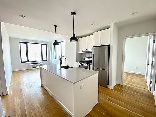1st image of 409 Eastern Pkwy #909