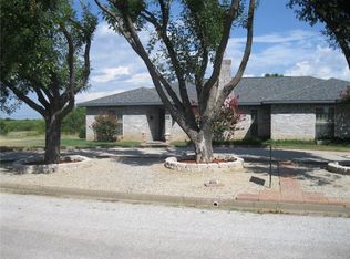 106 Medina Ct, Breckenridge, TX 76424