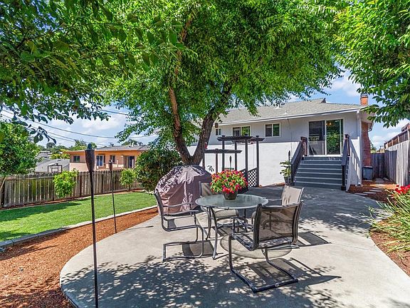 2nd image of 352 Los Cerritos Dr