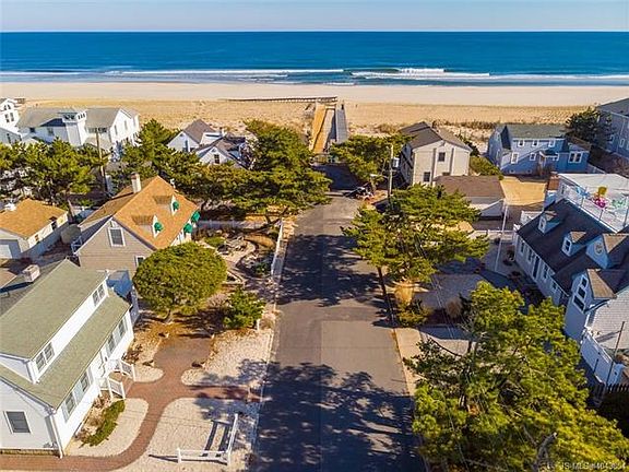 3rd image of 10415 Beach Ave