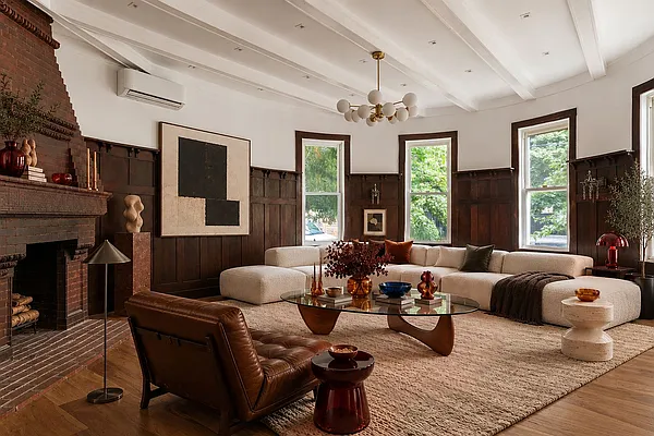 Living room, photo 10