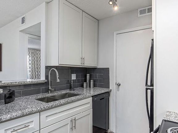 5th image of 1223 Lookout Ln