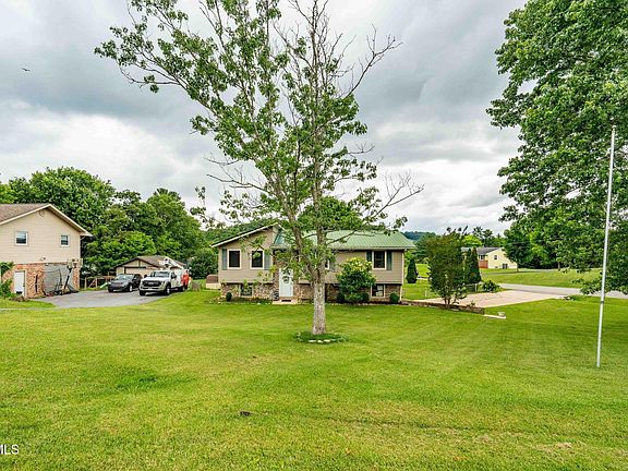 2nd image of 147 Hillcrest Cir