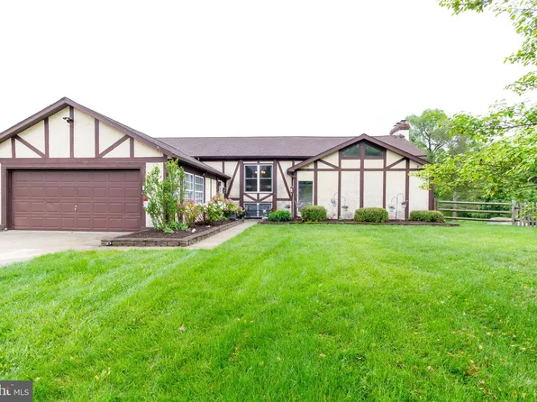 5 Densten Ct, Sewell, NJ 08080