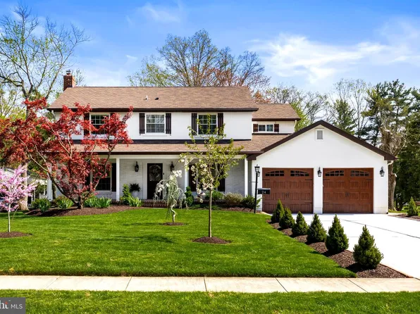24 Sutton Pl N, Moorestown, NJ 08057
