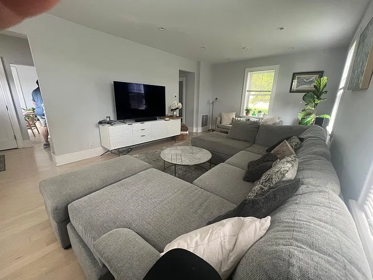 12 Plymouth Rd — Photo 5
