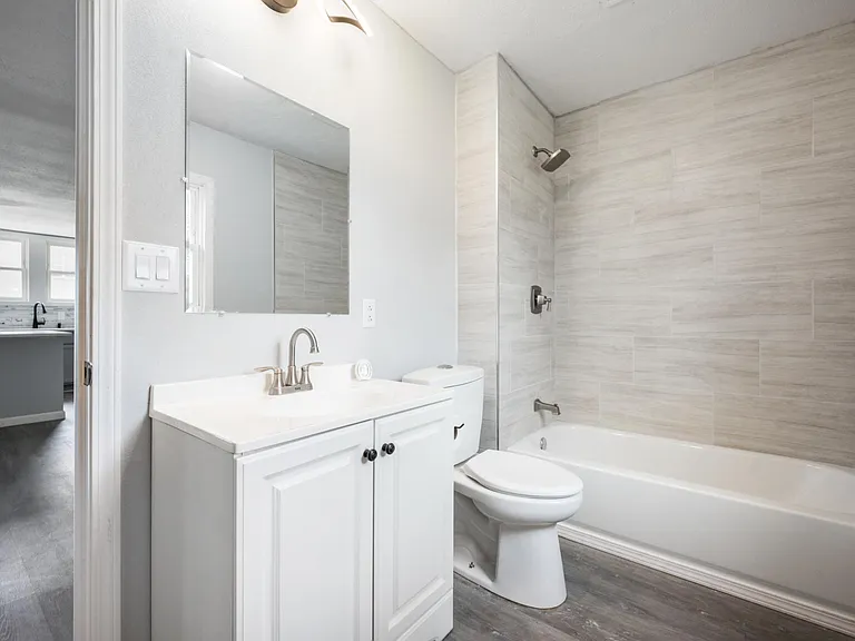 1601 N Webster St — Photo 2