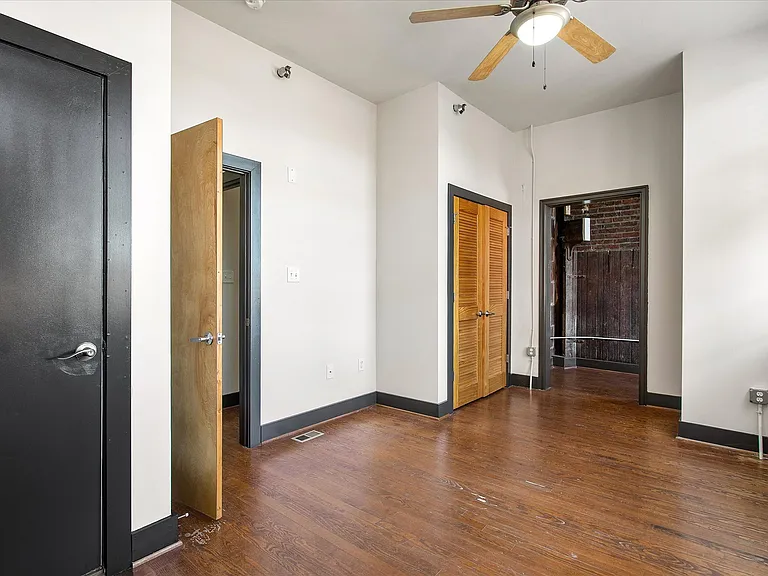 306 E Grace St — Photo 24