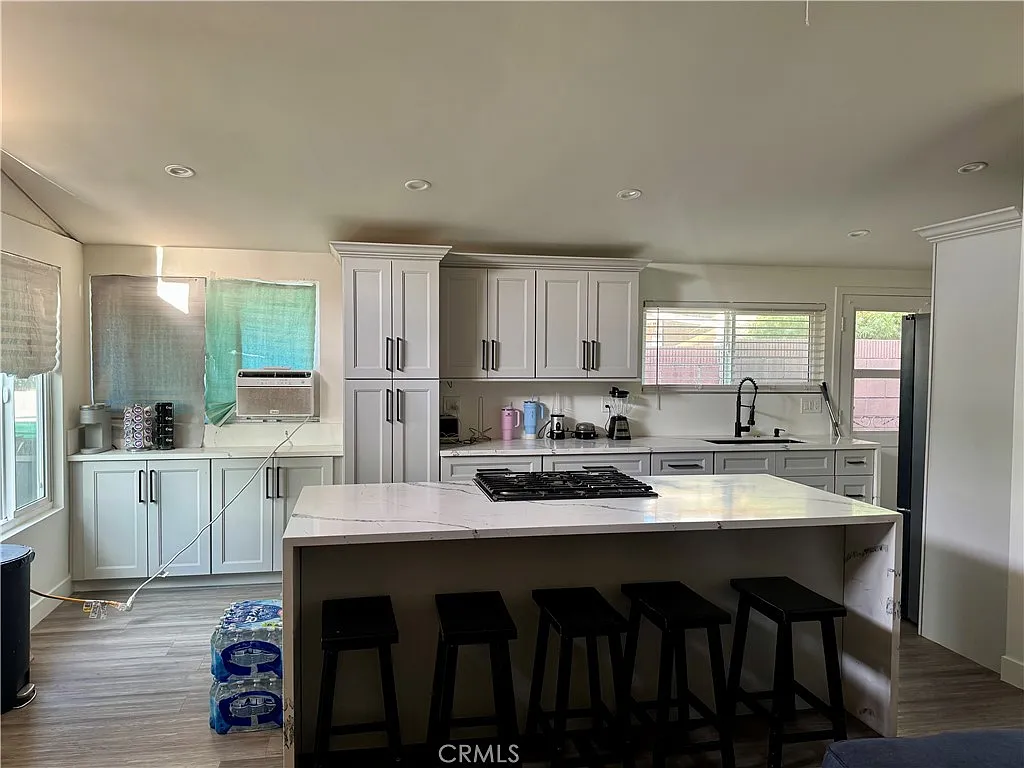 5 bed, 1630 sqft, $4,800 — Photo 3