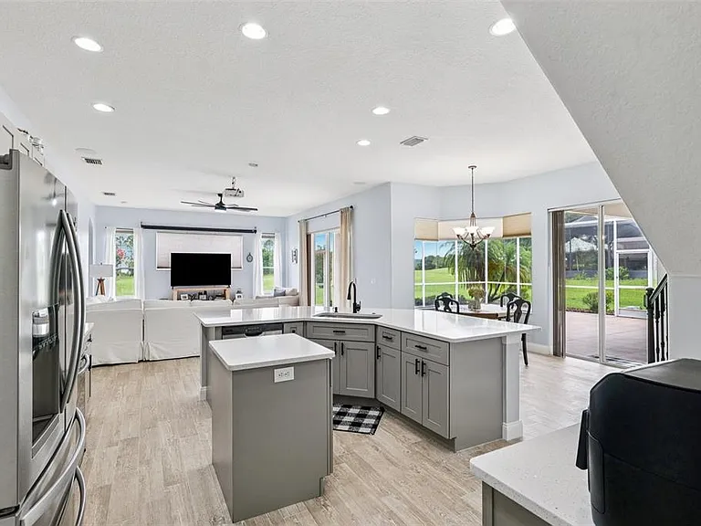 13049 Thoroughbred Dr — Photo 12