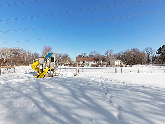 5th image of 931 Windrow Dr