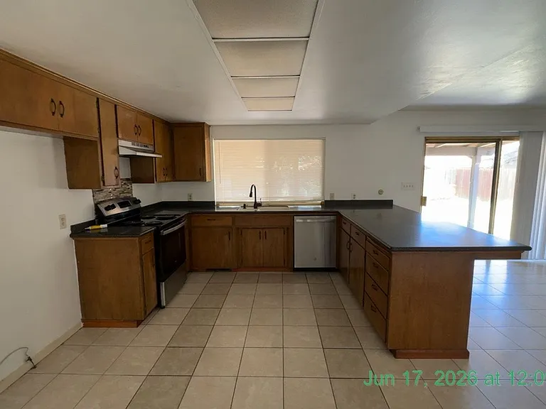 3504 W Cutler Ave — Photo 6