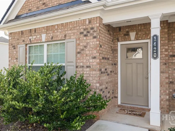 1420 Day Dr, Bogart, GA 30622