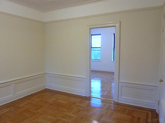 5th image of 334 Montgomery St APT D11