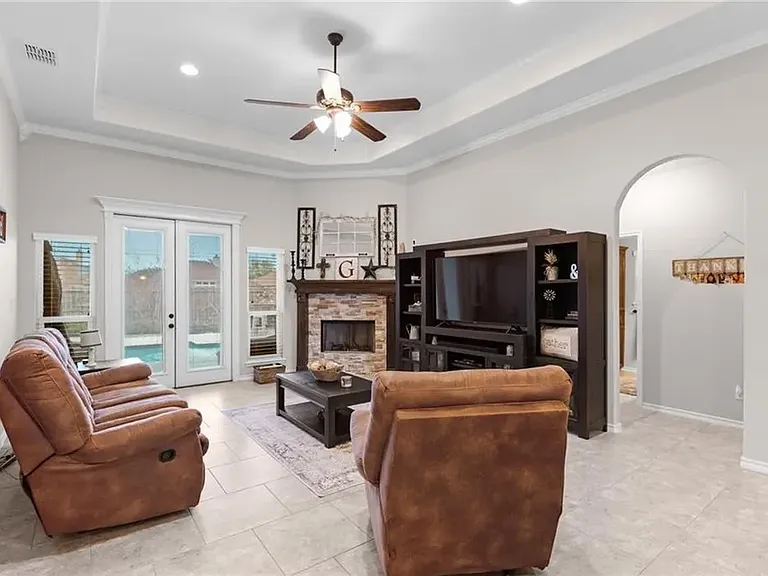 6018 Adrian Dr — Photo 10