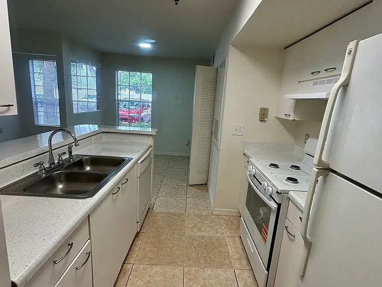 1620 Columbia Arms Cir #163 — Photo 7