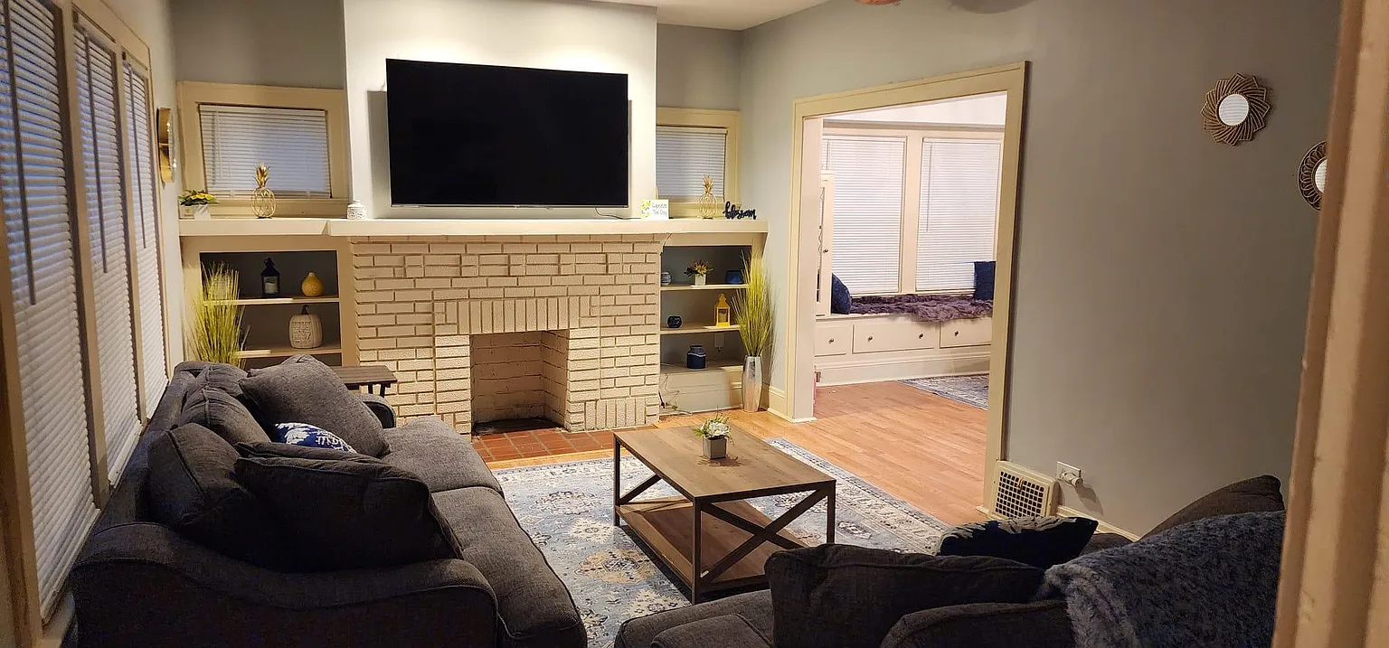 1123 Selwyn Rd photo 1