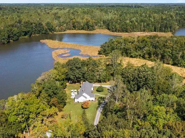 527 Woodmont Ln, Warsaw, VA 22572