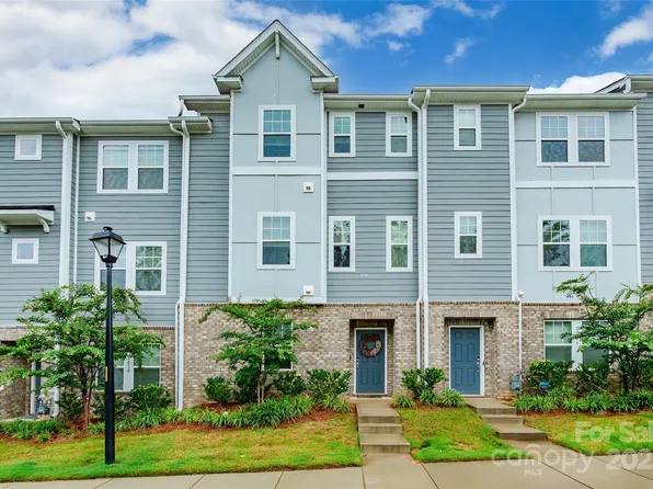 2608 Greenmarket Dr, Charlotte, NC 28217