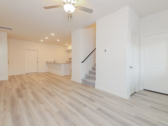 5th image of 228 Marsh Ln