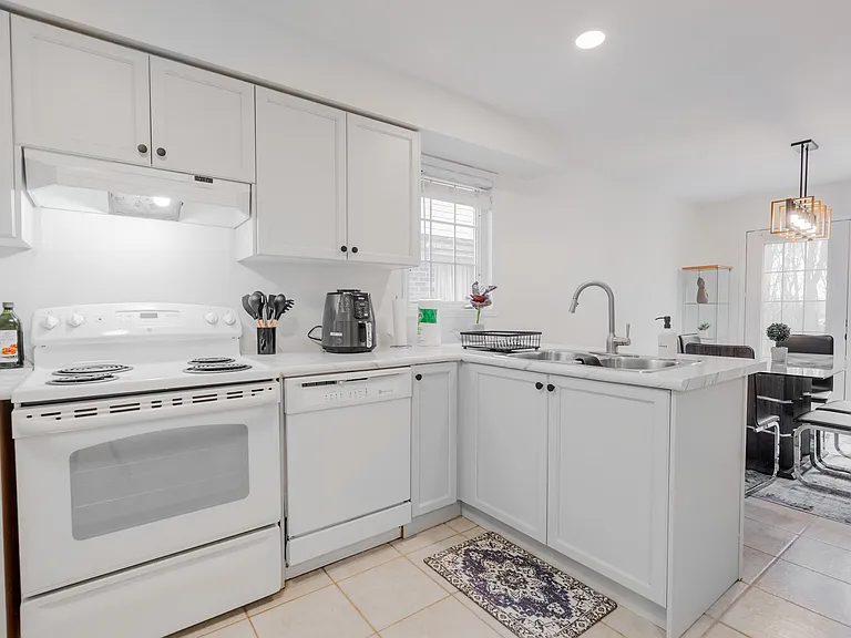 235 Rossmore Ct — Photo 7