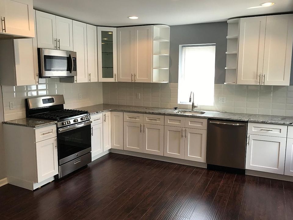 1st image of 918 W Fisher Ave