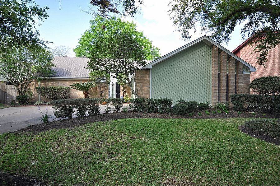 1st image of 15718 Four Leaf Dr